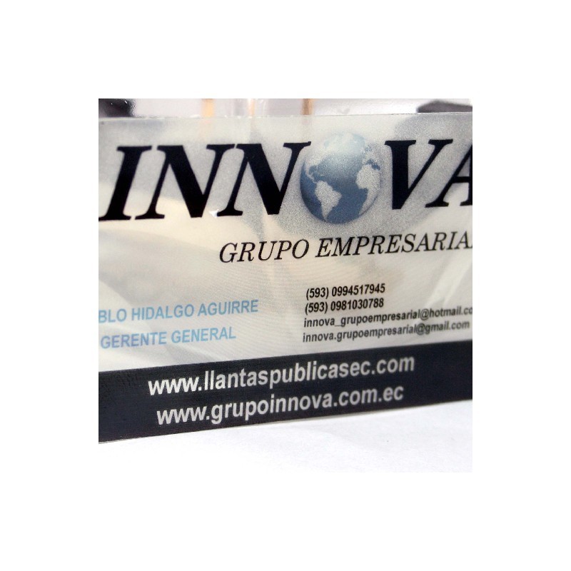 Tarjetas transparentes y translucidas de grupo innova